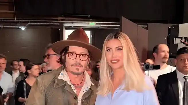 Wanda Nara posó junto a Johnny Depp.