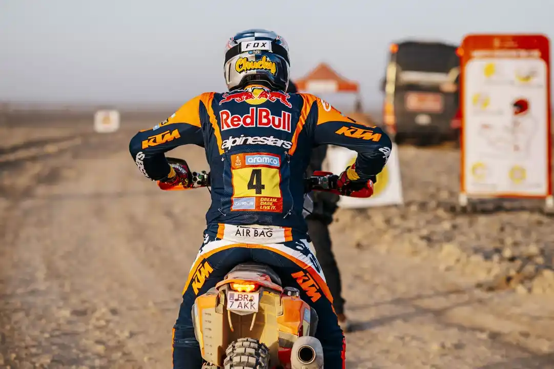 Sanders estira la ventaja en motos.