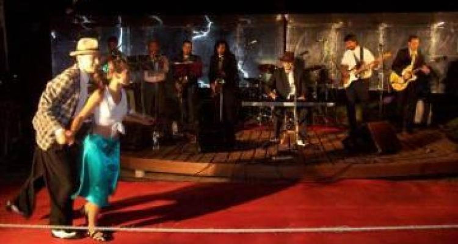 Atractivo espectáculo musical A Cielo Abierto