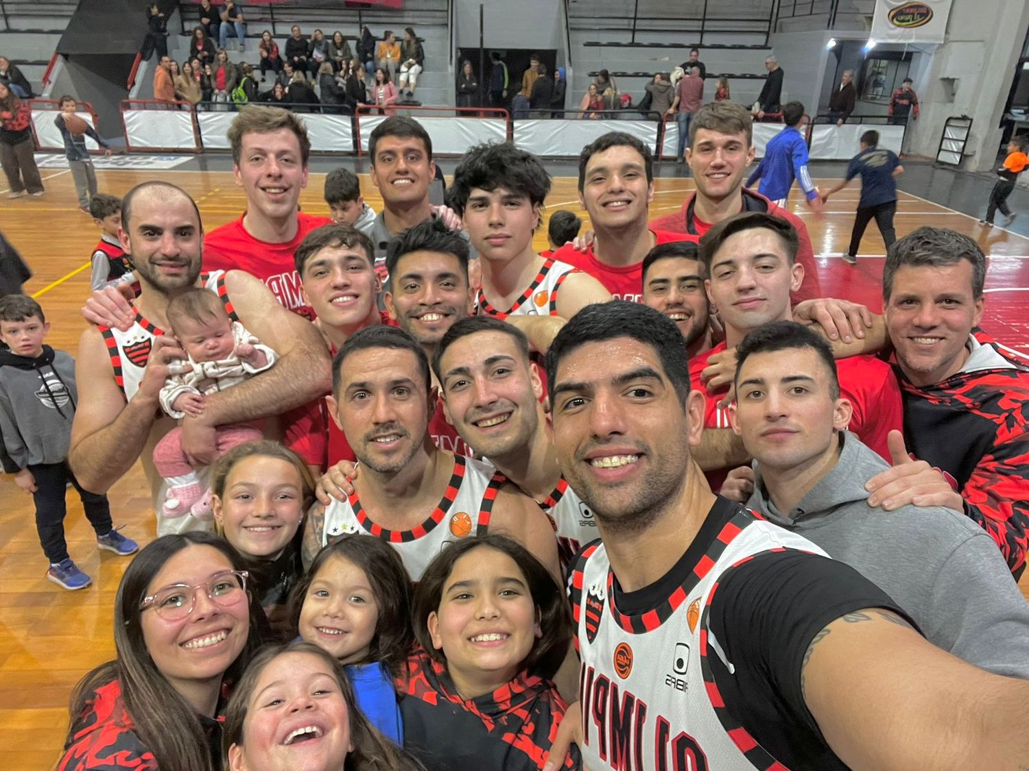 La selfie que ya es cábala en Olimpia