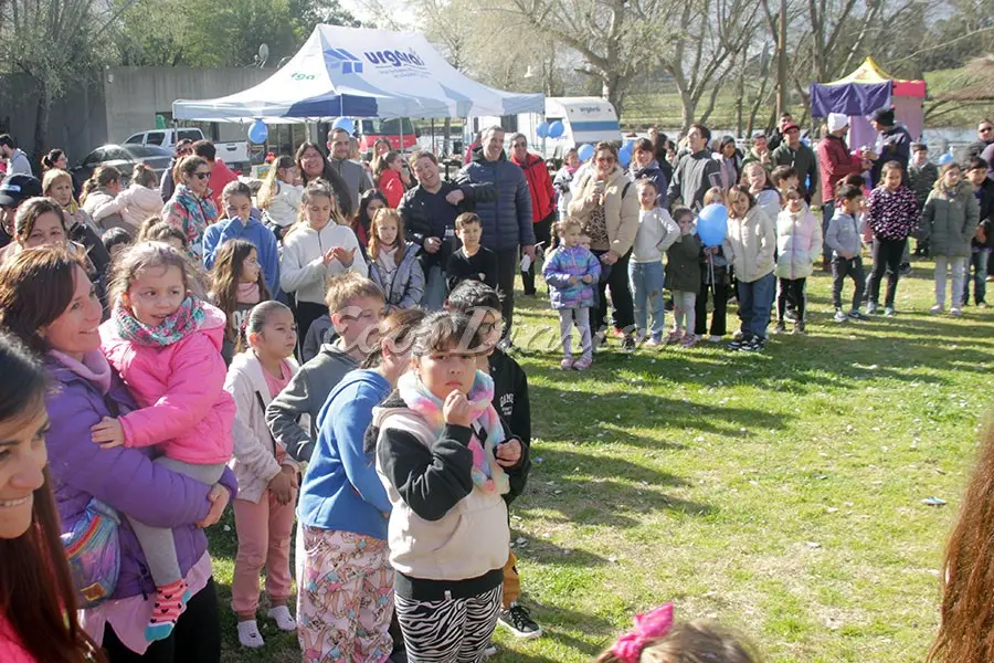 Los sindicatos festejaron el día de la niñez, con juegos, mucha música, sorteos y regalos