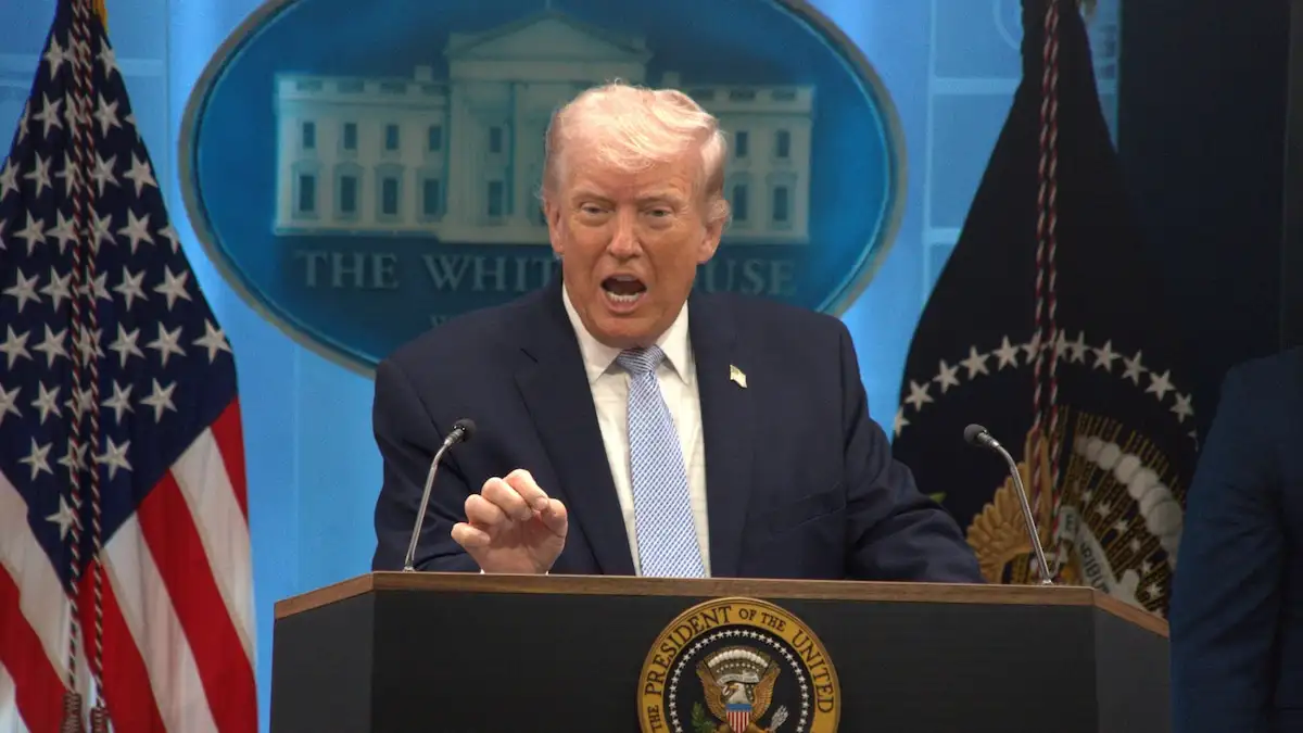 La medida generó una inmediata reacción internacional, encabezada por el presidente de Estados Unidos, Donald Trump, quien advirtió al régimen que no debe demorar la apertura de la vía marítima.