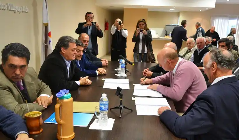 Contrato de concesión con las cooperativas eléctricas   