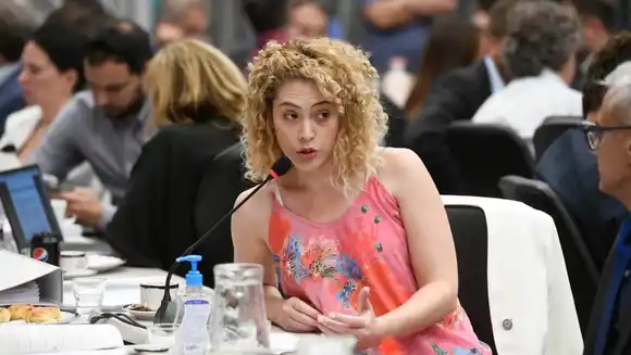 Una de las diputadas libertarias que visitaron a Astiz en el Penal de Ezeiza se desentendió y denunció que fue engañada