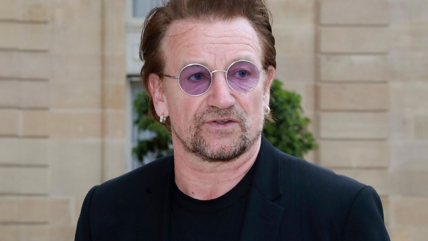 Bono confesó que estuvo a punto de morir antes de grabar su último disco