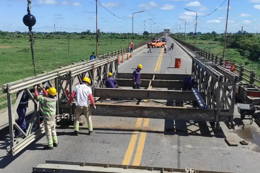 Puente Bailey sobre el Carretero de Santa Fe: este lunes pavimentarían las rampas de acceso y el martes quedaría operativo