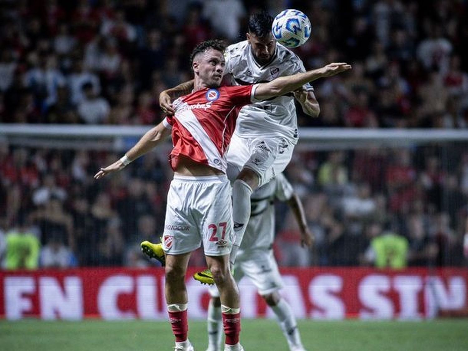 Argentinos se llevó el triunfo sobre el final
