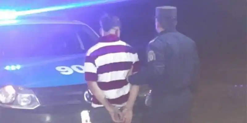 Lo sacaron de un evento y quiso golpear a personal de seguridad: terminó detenido