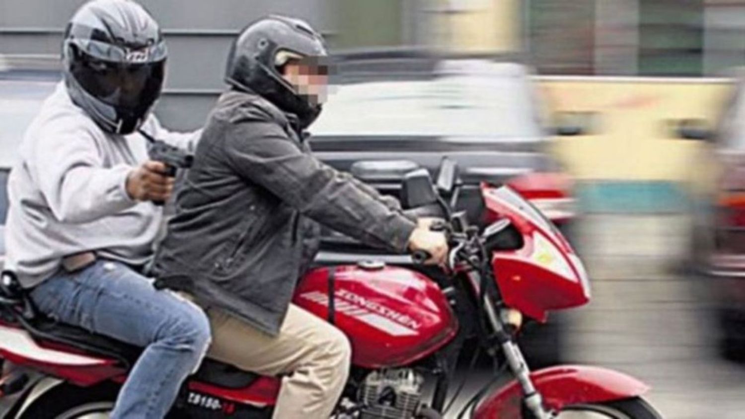 En una ciudad bonaerense prohíben circular en moto con acompañante