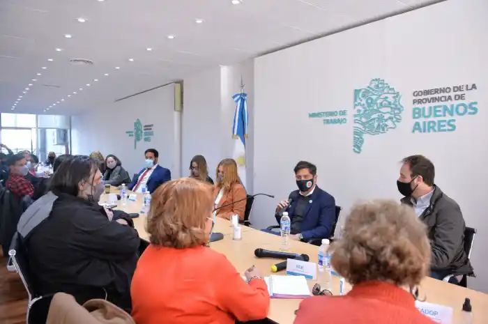 Salarios 2022: Gobierno bonaerense convocó a estatales y docentes para la negociación paritaria