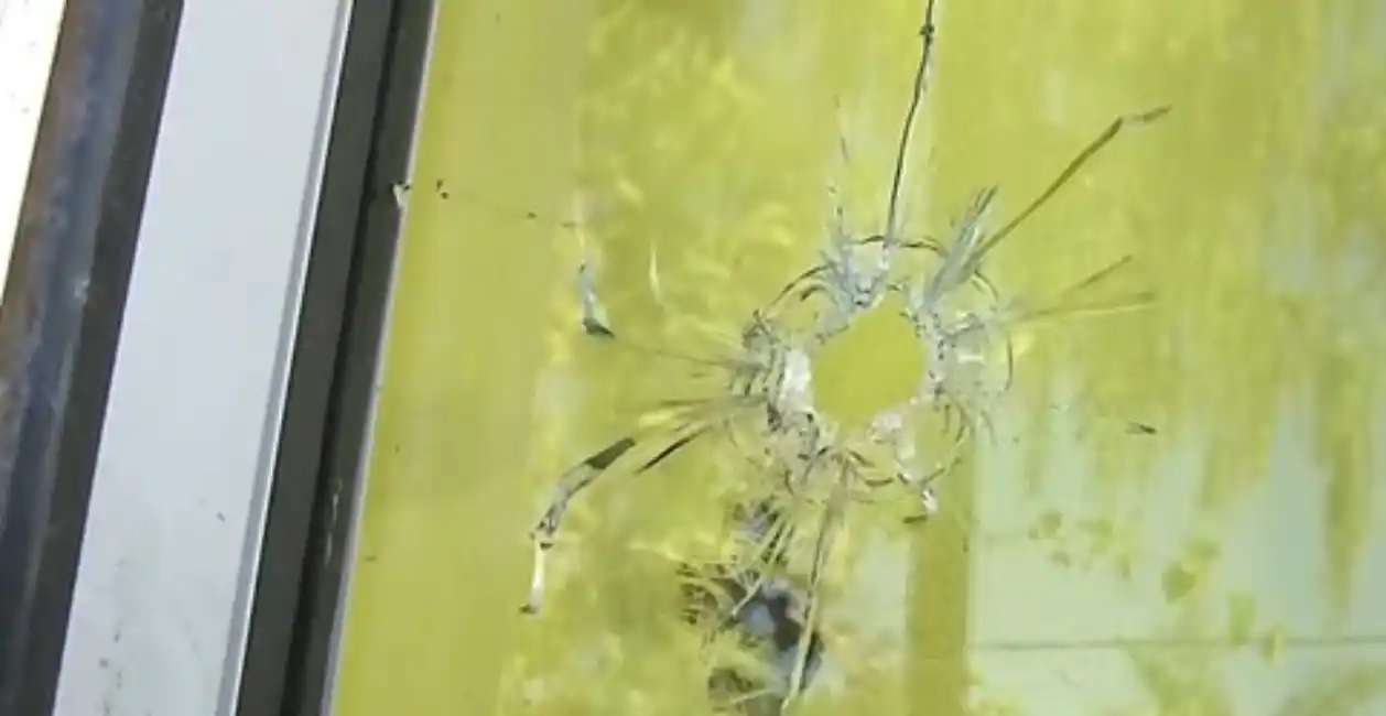 Le balearon la casa para que la abandone