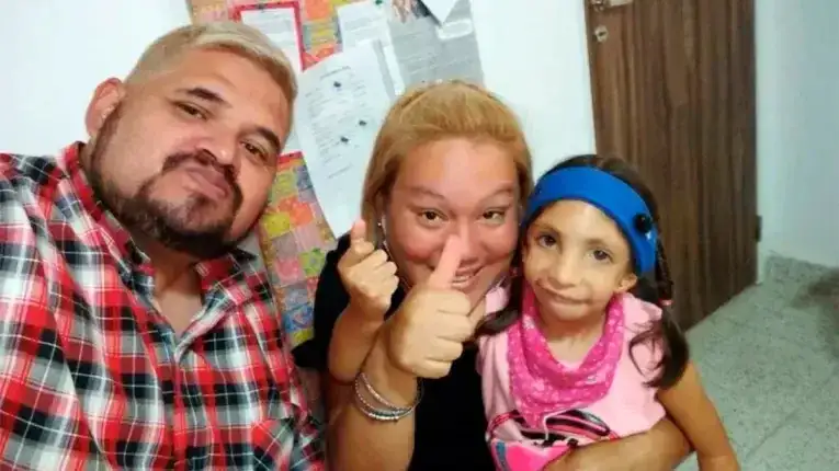 Una pareja entrerriana adoptó a una niña con discapacidad: “Cuando la vimos, nos derritió el corazón”