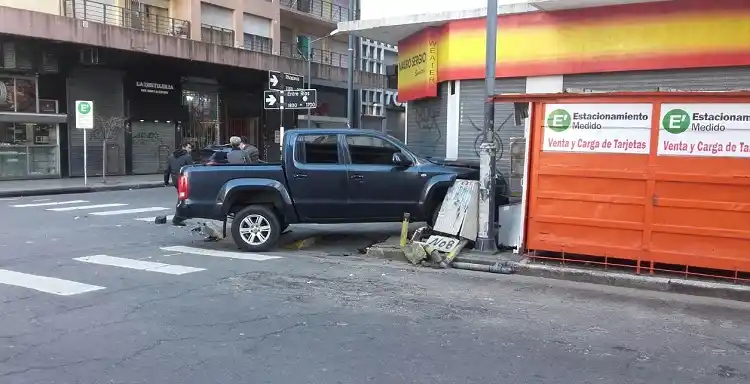 Violento choque en Entre Ríos y Rivadavia
