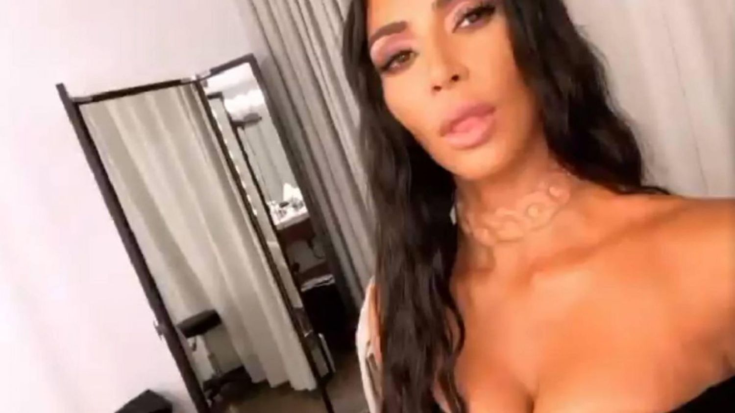 Kim Kardashian se "implantó" un collar bajo la piel