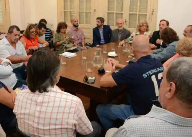 Última oferta salarial a docentes: Aumentó el porcentaje pero alargan los tramos