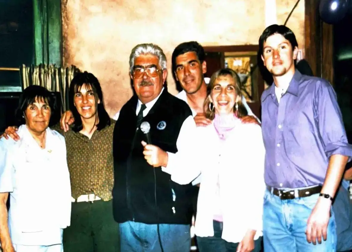 Su esposa María, su hija Laura, Raúl y sus hijos Mauricio, Cecilia y Silvio.