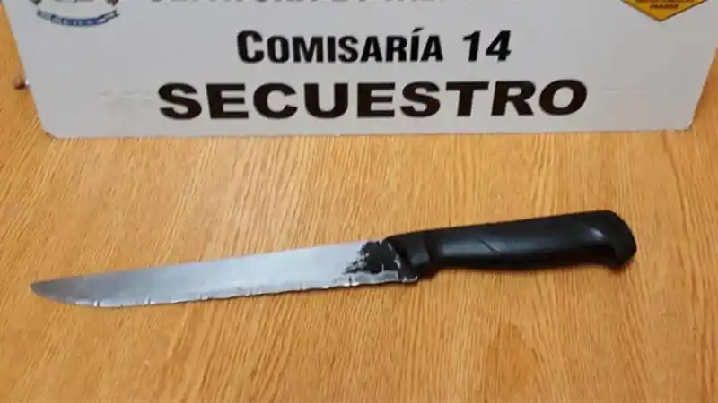 Con un cuchillo amenazaba a los vecinos y quedó detenido