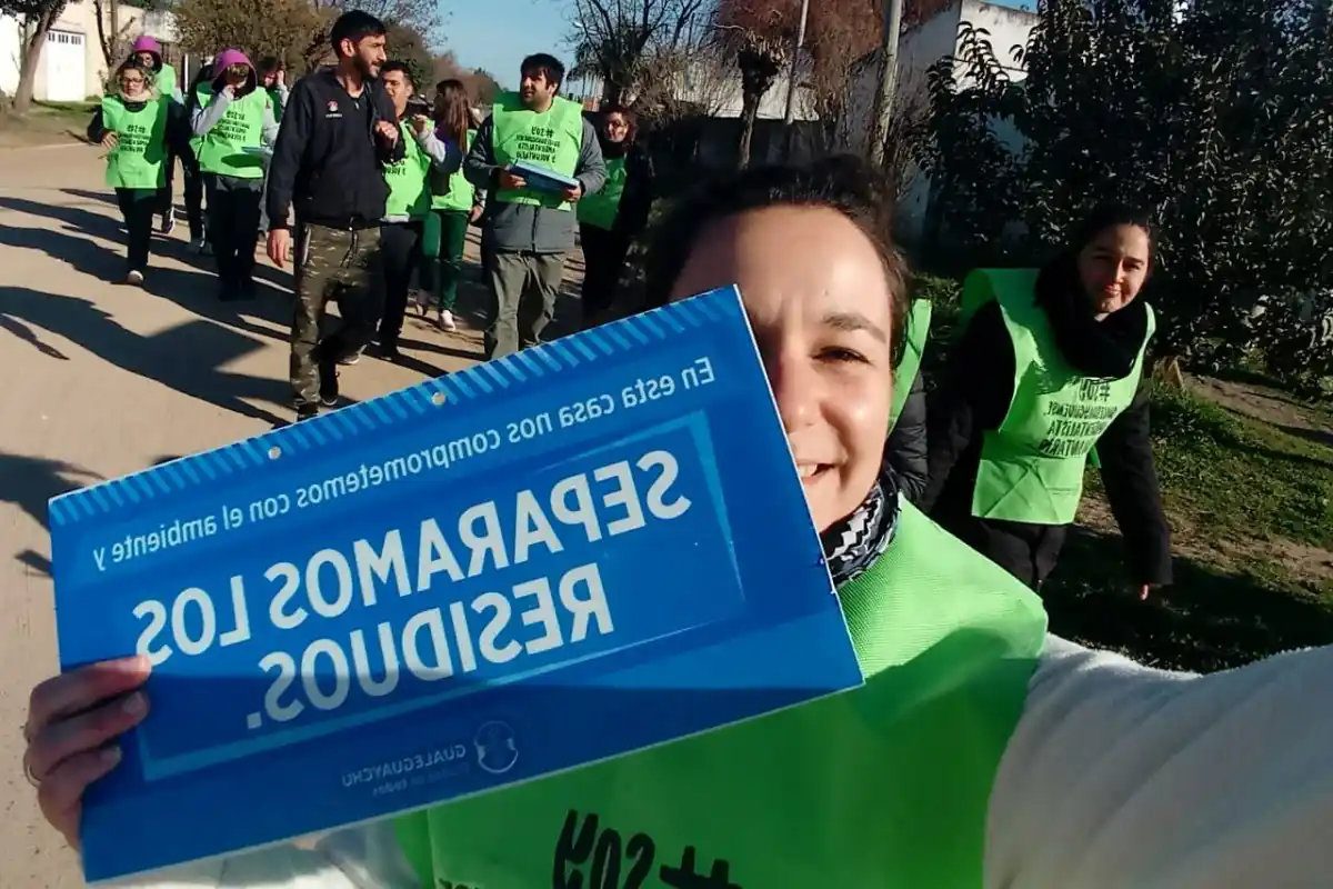 La Escuela Sirio Libanés se sumó al "puerta a puerta" para promover la separación de residuos