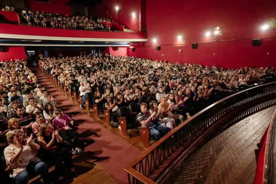 El Centro de Formación Profesional N°5 cerró su año con un emotivo acto de fin de curso 2024