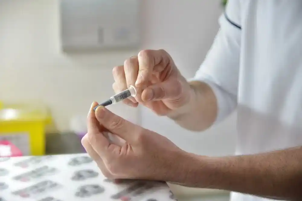 El funcionario advirtió sobre la escasez de insumos básicos en hospitales y centros de salud de distritos como La Plata, San Martín y Tigre.