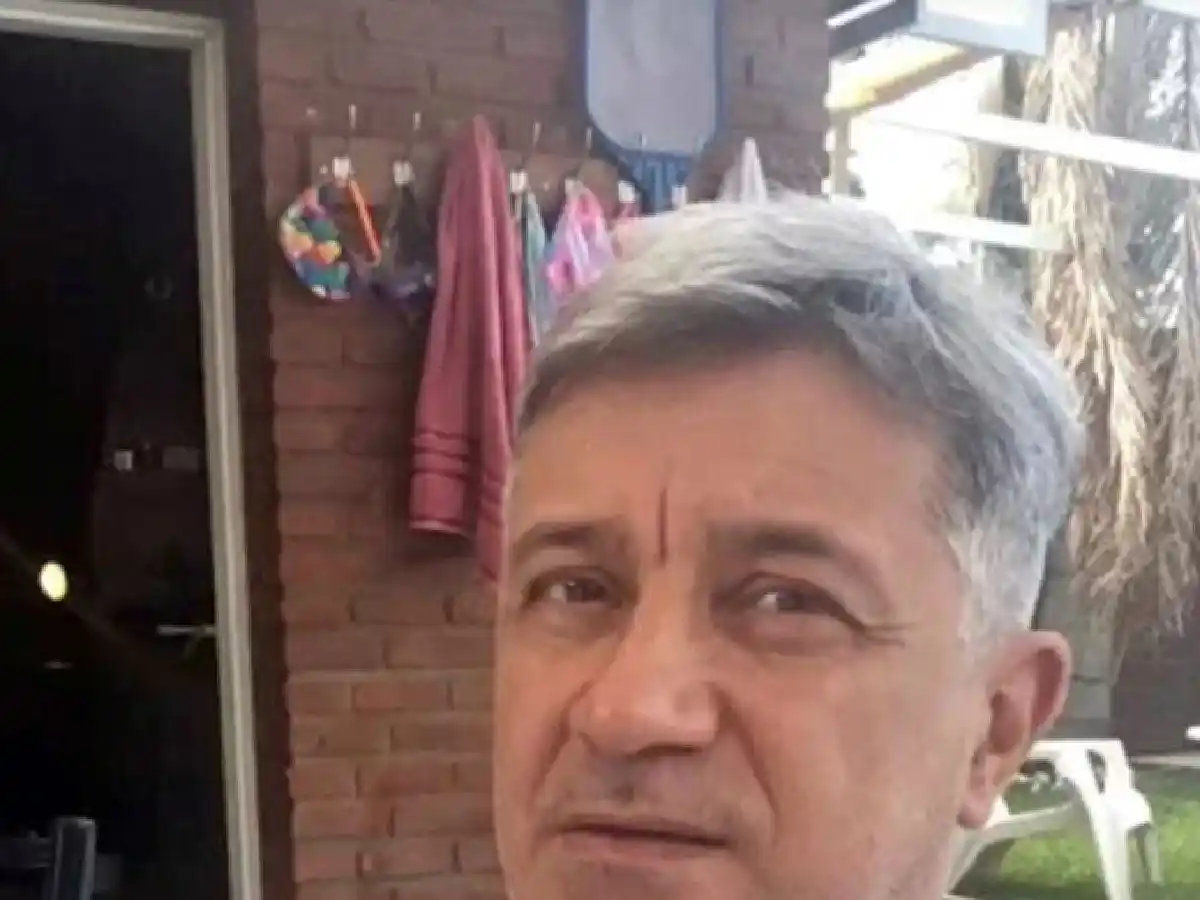 Hallan asesinado y atado de pies y manos con precintos a un martillero