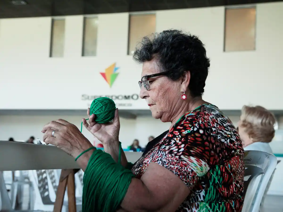 Las manos solidarias ya ayudan a Papá Noel 