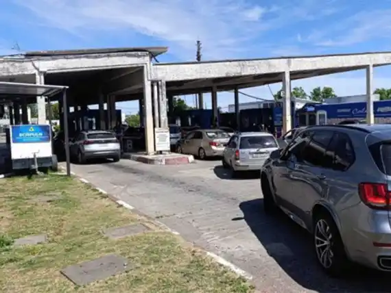 Aumenta el paso de argentinos por el puente Artigas