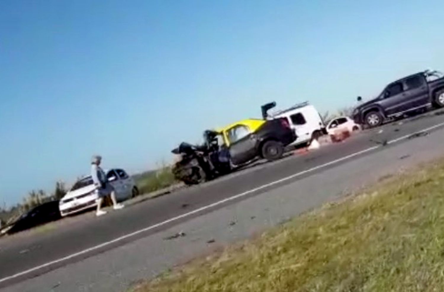 Un muerto y tres heridos tras un fuerte choque múltiple en ruta 11