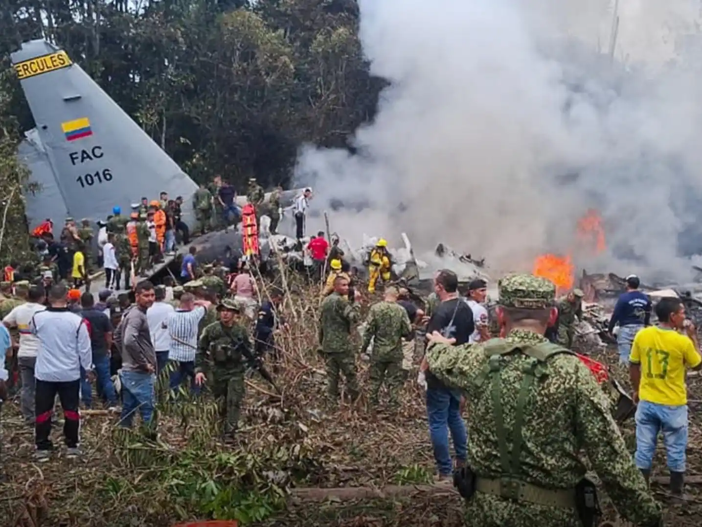 Identifican a 10 víctimas del accidente de avión militar en Colombia