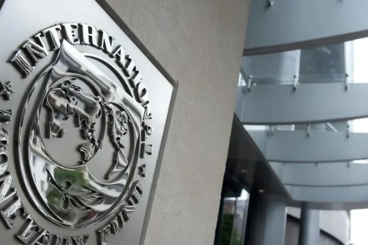 El 64,4% de los argentinos rechaza más deuda con el FMI, según una encuesta