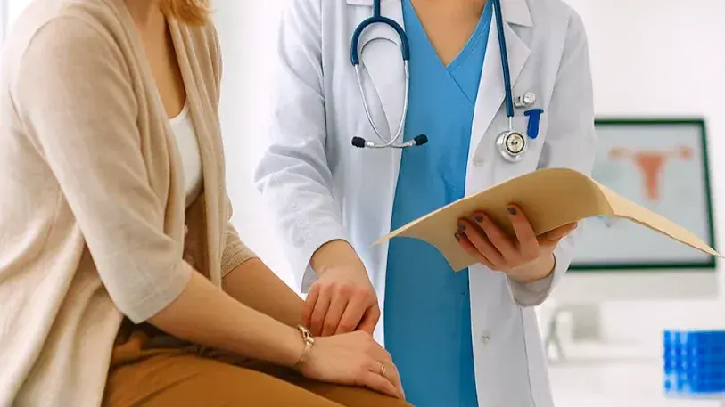 El Gobierno reglamentó el cobro de atención médica a extranjeros no residentes en hospitales nacionales.