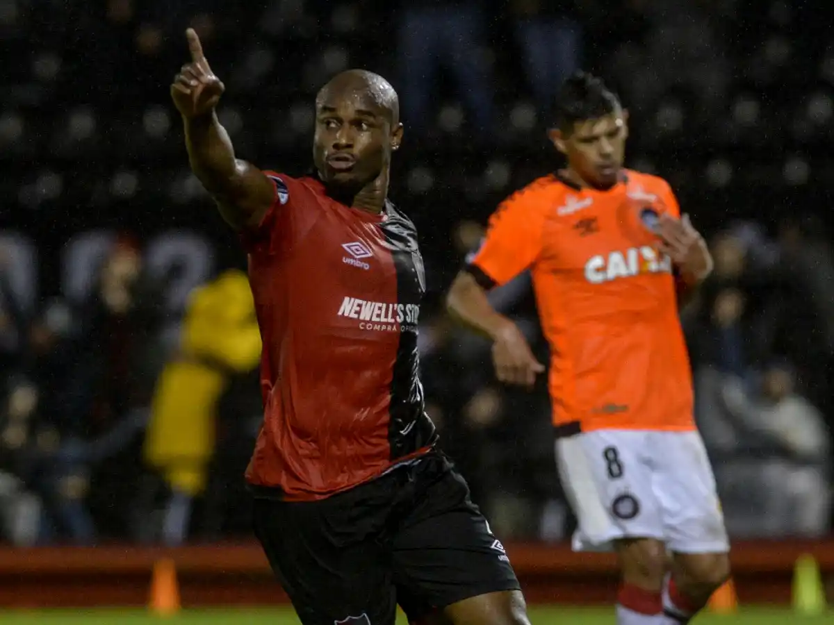 Leal se va de Newell’s para jugar en México