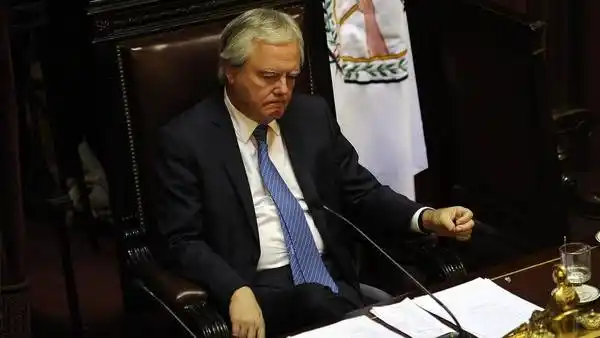 Pinedo dijo que hay empresarios que "se hacen los langas" y "se van a perder los negocios"