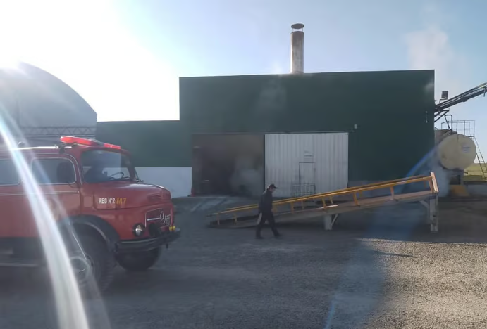 Un trabajador fue hospitalizado tras la explosión de un cilindro de gas en una fábrica