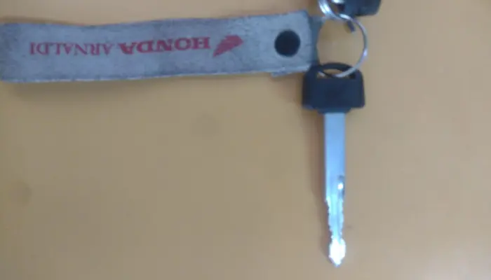 Hallaron llave de moto marca Honda