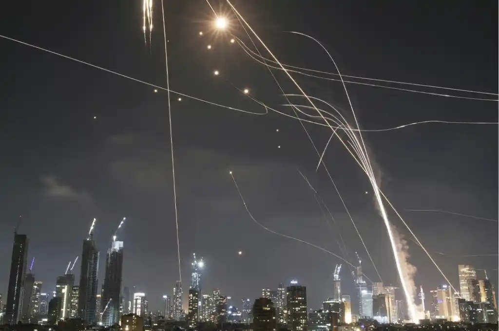 “Cientos de misiles balísticos”