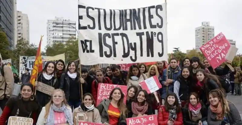 Estudiantes terciarios van a la Justicia para pedir inclusión en el Boleto Educativo