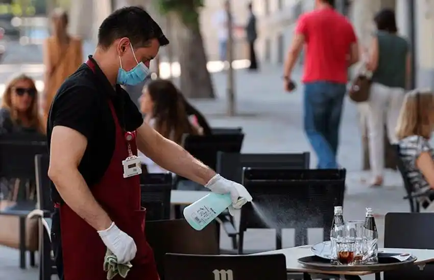 Advierten que empresas quieren sancionar a empleados no vacunados contra el coronavirus