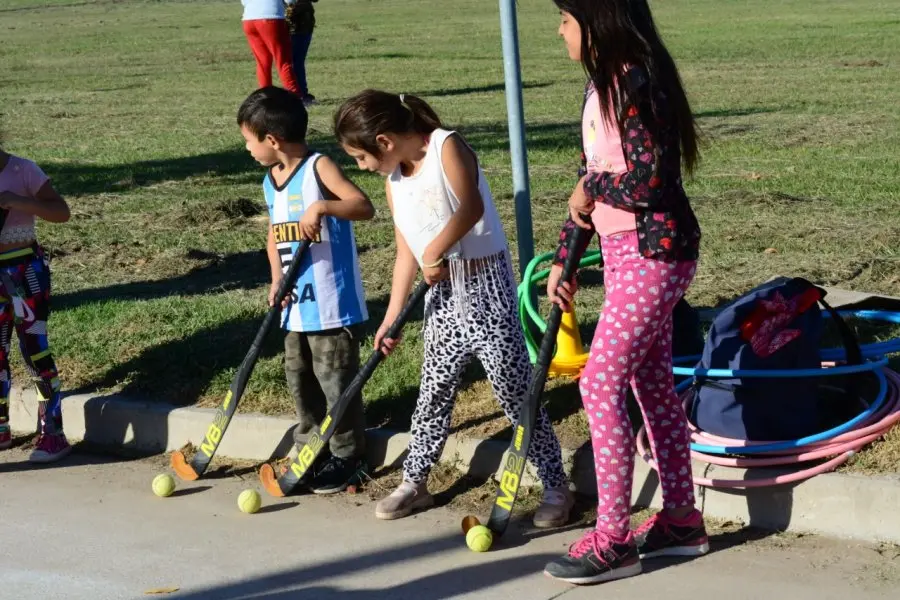 Chicos y chicas disfrutaron de "Plaza Deportiva"