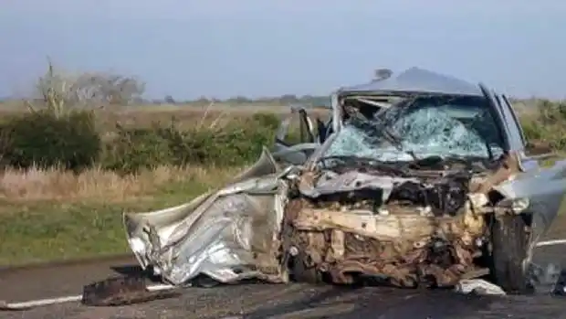 Cinco muertos en un choque frontal en la ruta 12