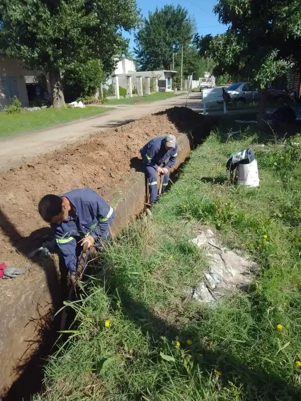 Continúan los trabajos de ampliación de la red cloacal en el barrio San Luis