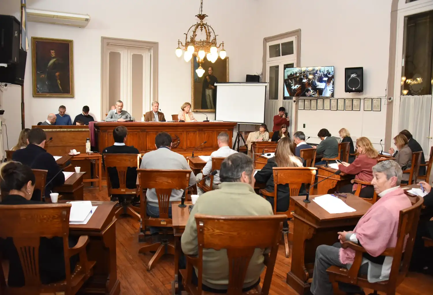 Tensión en el Concejo e incorporaciones para el futuro