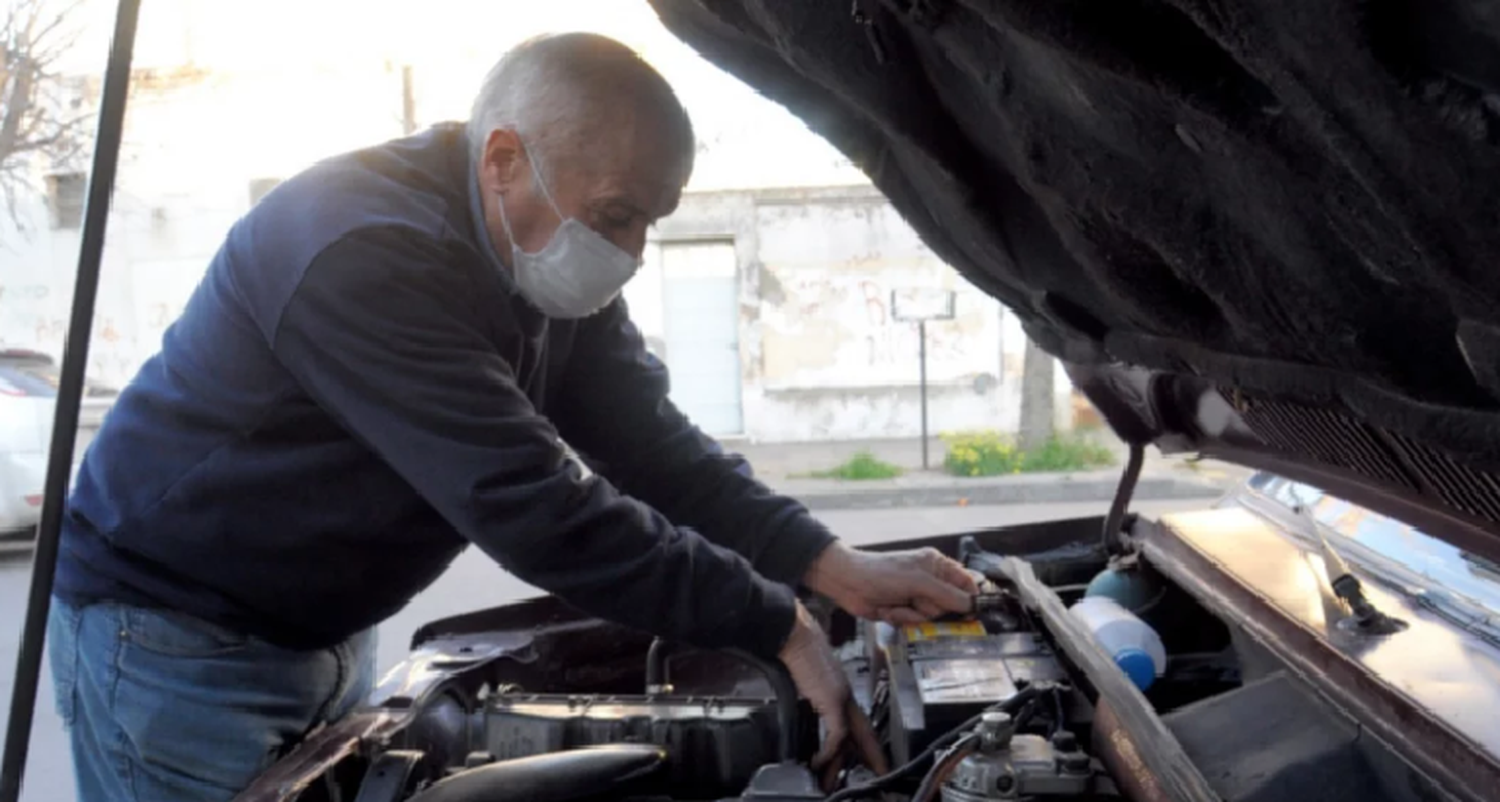 Insólito: En Bahía Blanca, ladrones le robaron la batería del auto pero le dejaron puesta otra