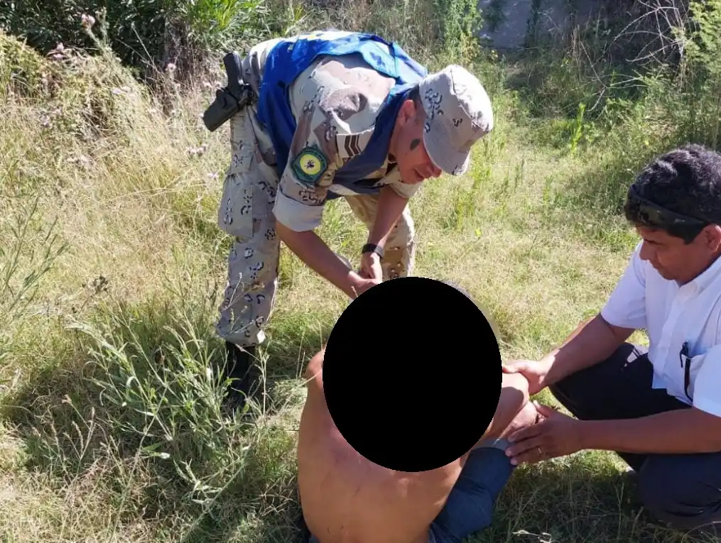 La brigada Gualeguaychú rescató a un joven de 22 años que quiso suicidarse en el Puente del Arroyo El Cura