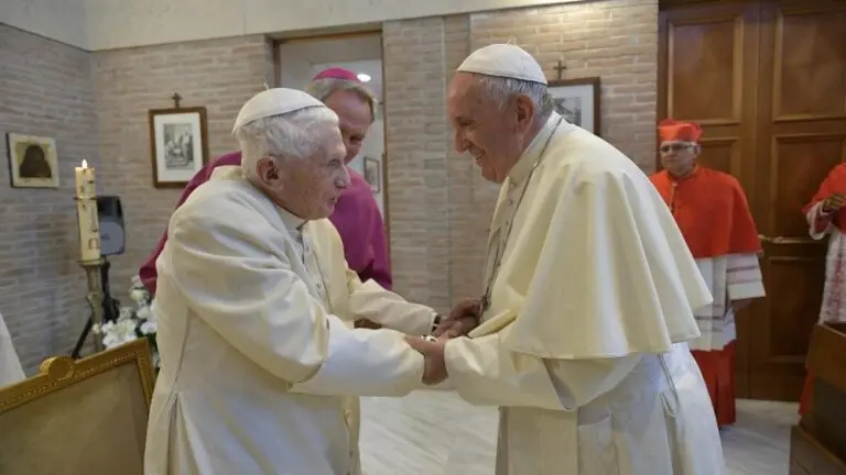 Se agravó la salud de Benedicto XVI y el Vaticano ya prepara un funeral “inédito”