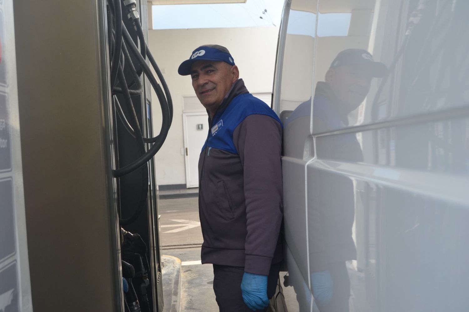 Edgardo Manuel Aguilar, empleado YPF calle Chacabuco