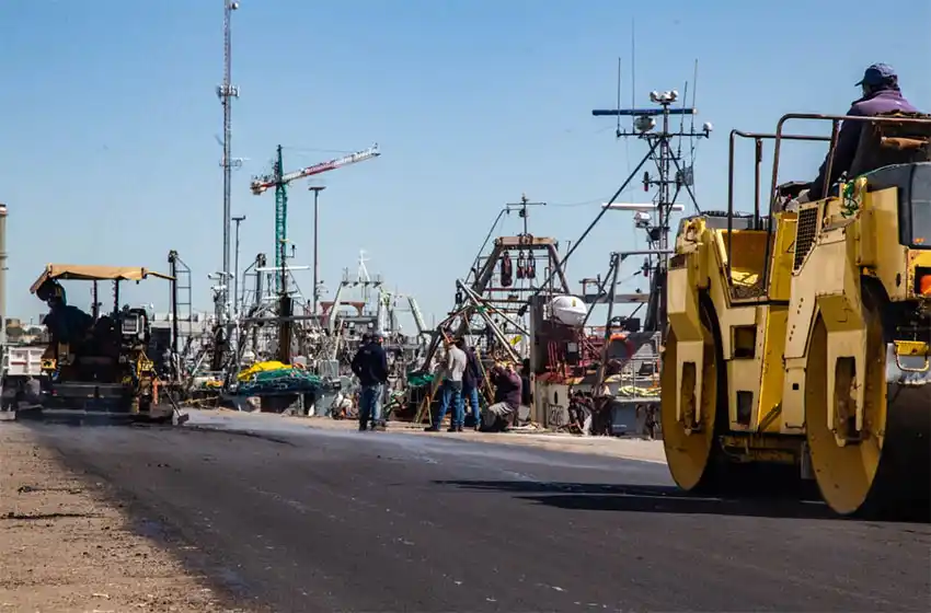 Avanza en el puerto marplatense la repavimentación del Espigón 1