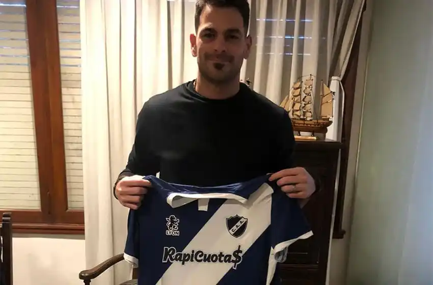 Alsina renovó con Alvarado