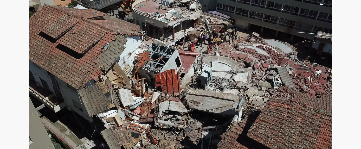 Había dos obras independientes que estaban realizándose de manera simultánea.