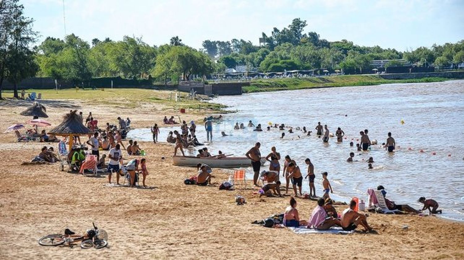 Reuniones y mucha gente en los balnearios el fin de semana 